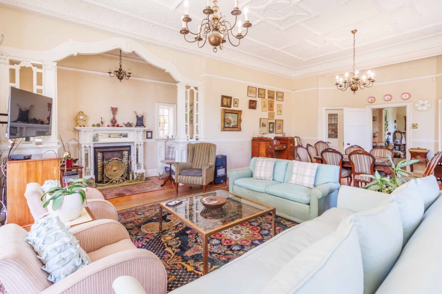 6 Bedroom Property for Sale in Fresnaye Western Cape